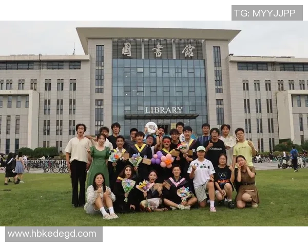 广州飞盘队在运动飞盘耐力排行榜中荣获第三名展现出色实力与团队精神 广州飞盘队在运动飞盘耐力排行榜中荣获第三名展现出色实力与团队精神